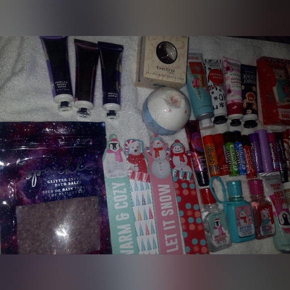 MOMMY AND DAUGHTER VARIETY SELF CARE KIT. NEW WITH TAGS. - Picture 3 of 14